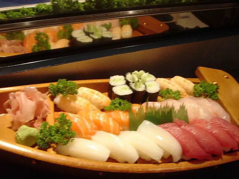 File:Sushi-boat.jpg
