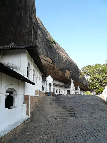 File:Dambulla-outside.jpg