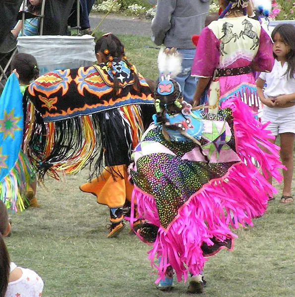 File:GirlsFancyDance.jpg
