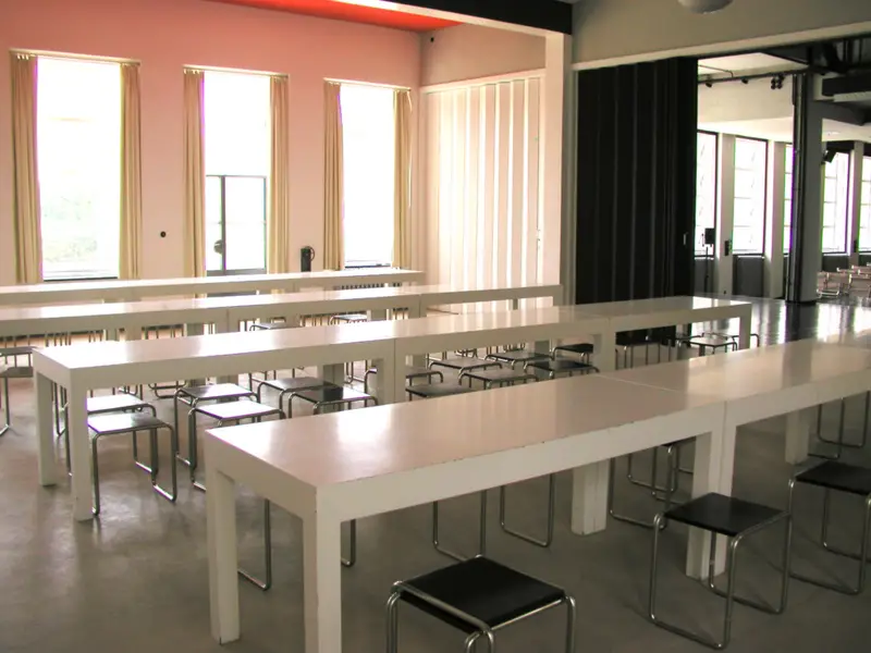 File:Mensa Bauhaus Dessau.PNG
