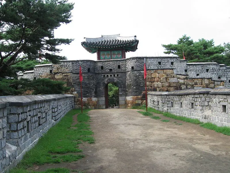 File:Suwon city wall gate.jpg