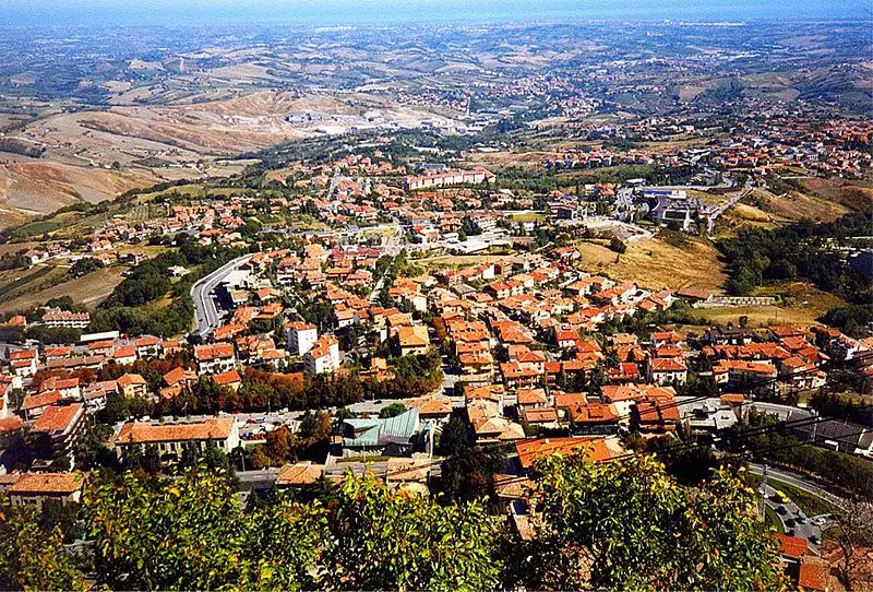 File:Borgo maggiore.jpg