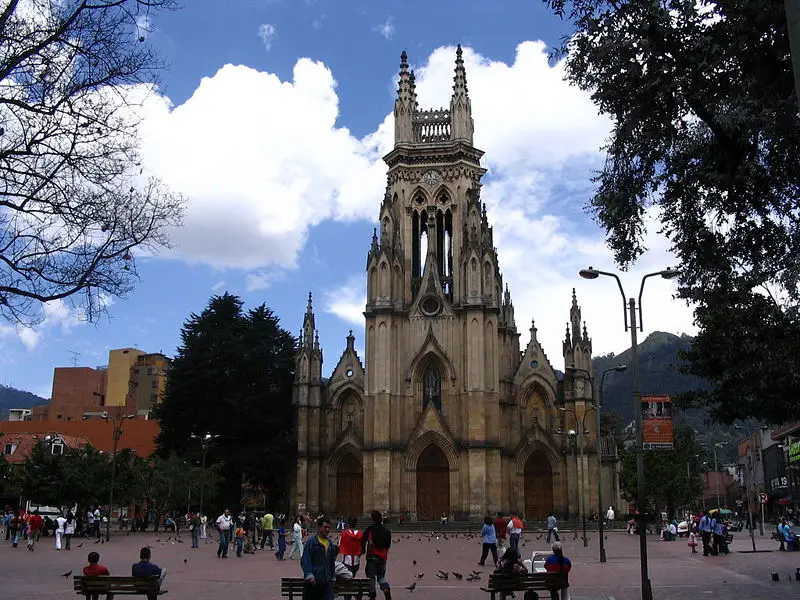 File:Chapinero lourdes.JPG