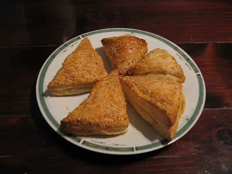 File:Bourekas.jpg