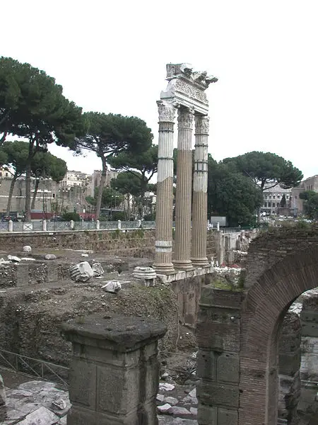 File:RomaForoCesareDaNord.JPG
