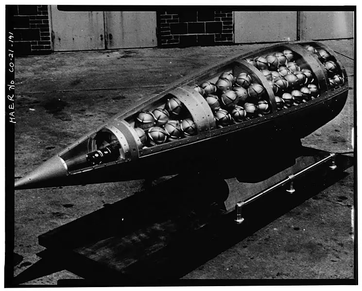 File:Demonstration cluster bomb.jpg