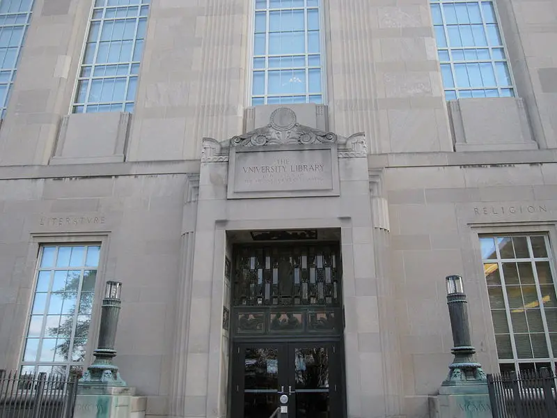 File:Blegen Library.jpg