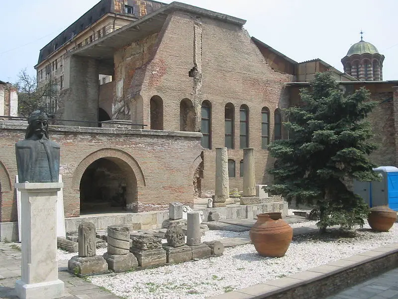 File:Curtea Veche Bucuresti.jpg