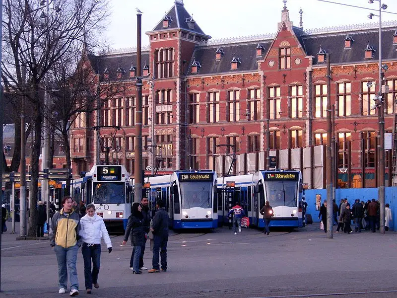 File:Tramsinamsterdam.JPG