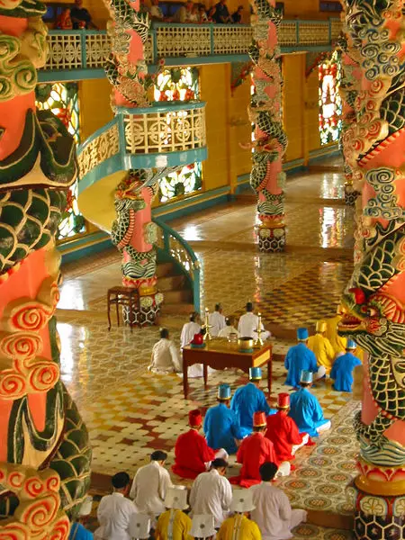 File:Cao Dai temple (Vietnam).jpg