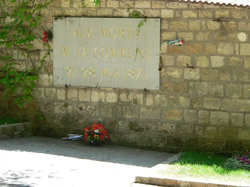 File:Perelachaise-Commune-p1000381.jpg