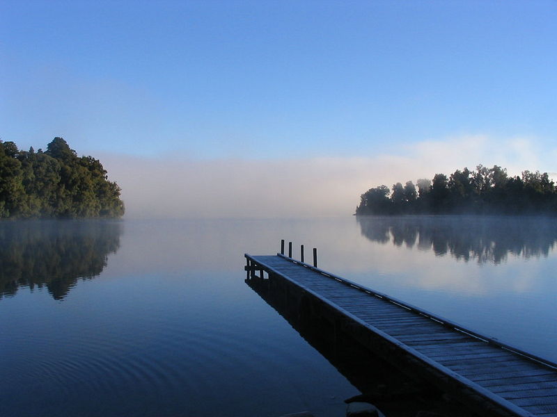 File:Lake mapourika NZ.jpeg