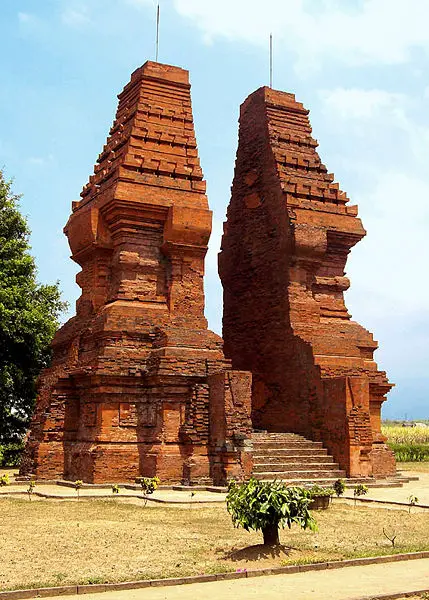 File:Wringin Lawang, Trowulan.jpg