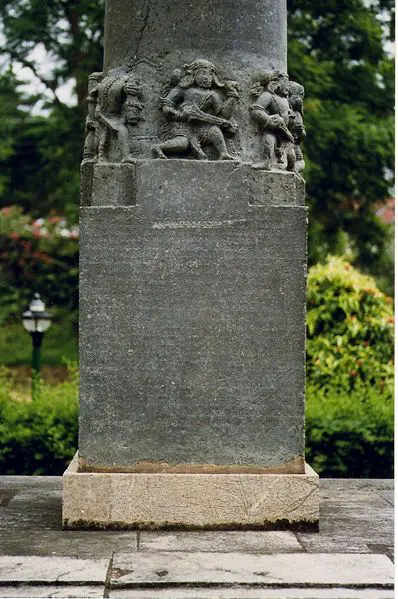File:Hoysalesvara garuda pillar.jpg