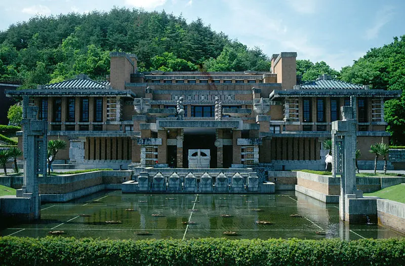 File:ImperialHotelFacade.jpg