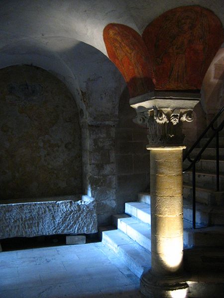 File:Bayeux-crypte1.JPG