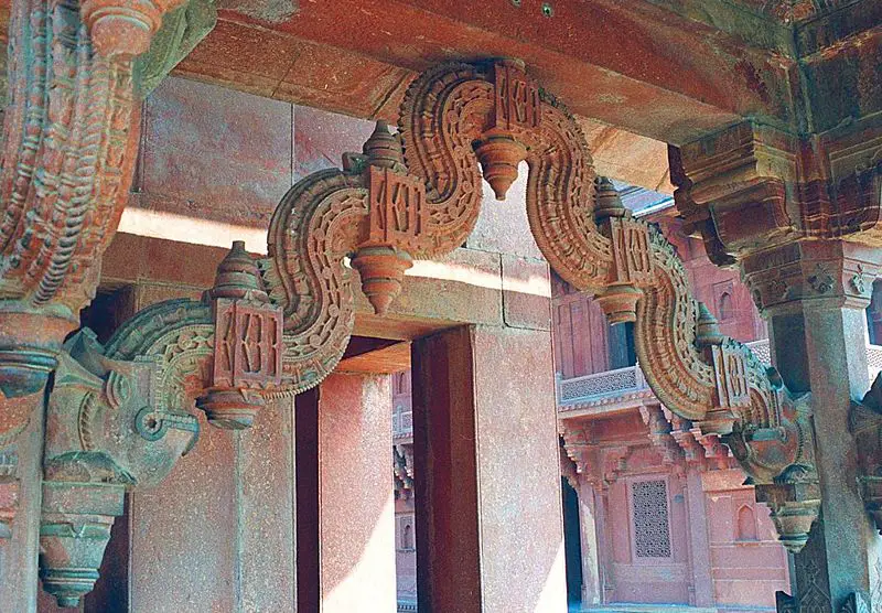 File:Carving at Fatehpur Sikri.jpg