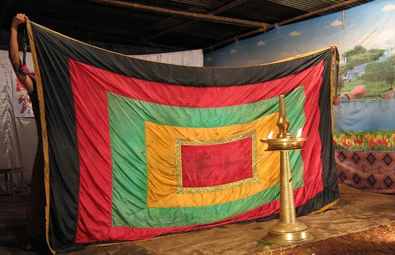 File:Curtain - Kathakali1.jpg