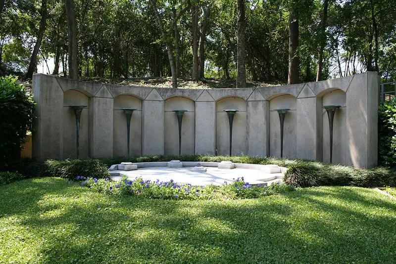 File:Hughes.Family.Gravesite.jpg