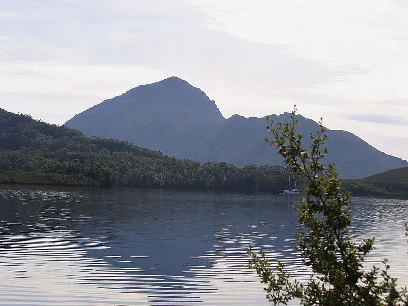 File:MtRugby&Saroca SW Tas.jpg