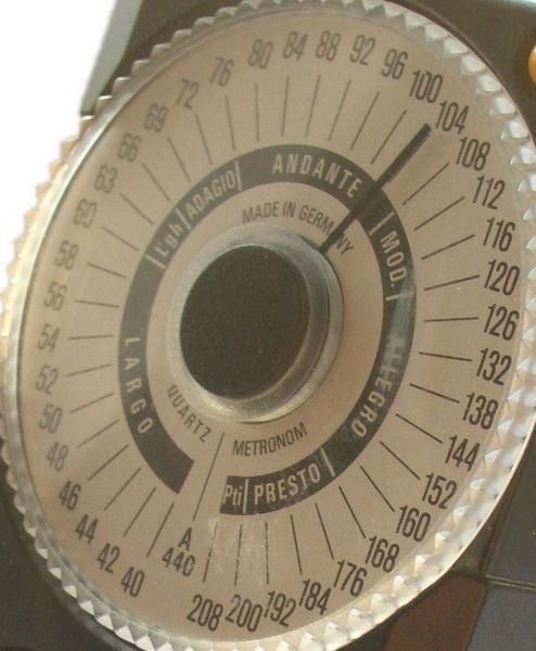 File:Electronic-metronome(scale).jpg