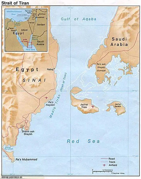File:Strait tiran 83.jpg