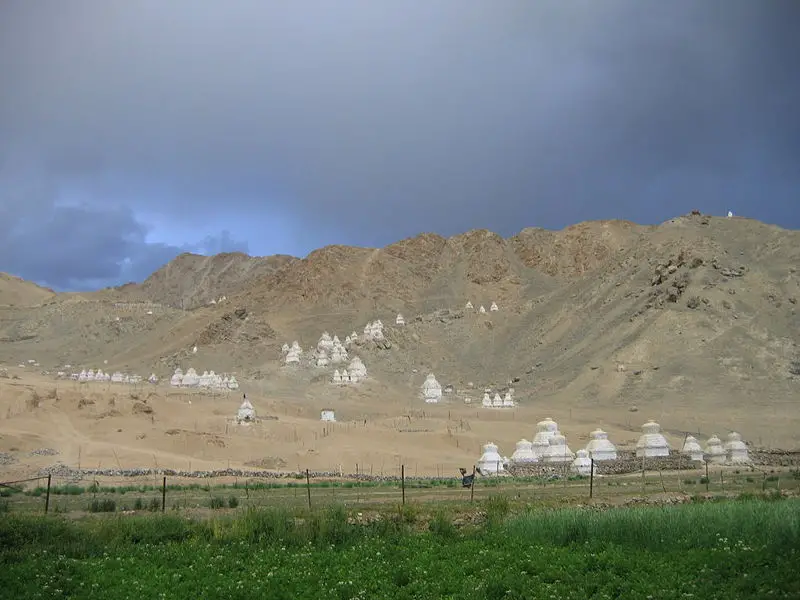 File:Chortenladakh.jpg