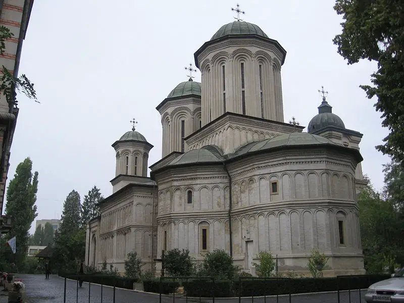 File:Radu Voda intrarea principala.JPG