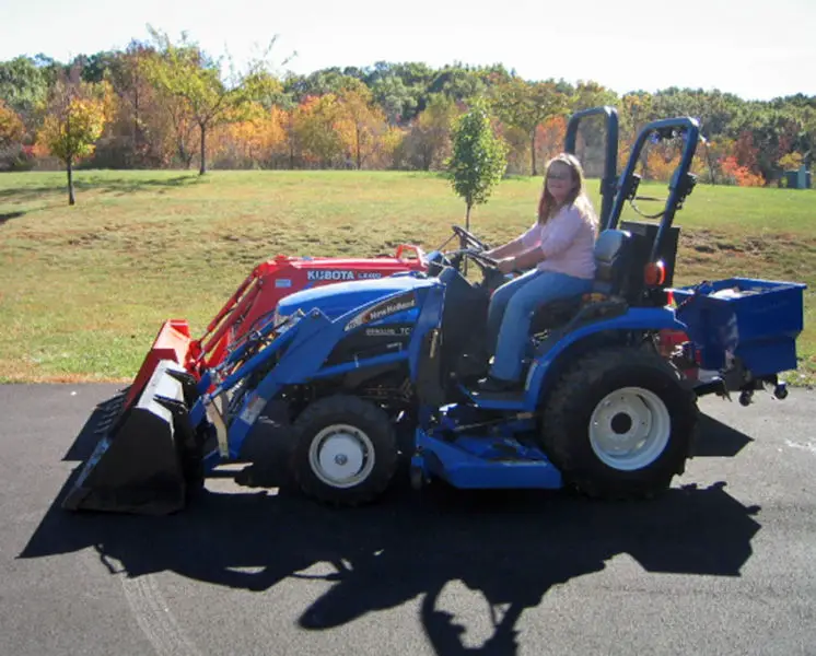 File:Kubota-+-New-Holland-CUTs.jpg