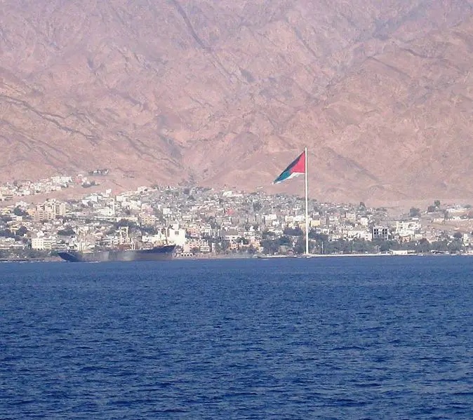 File:Aqaba flagpole.JPG