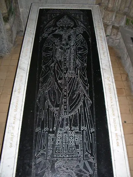 File:Sarcophage cathédrale Laon.JPG