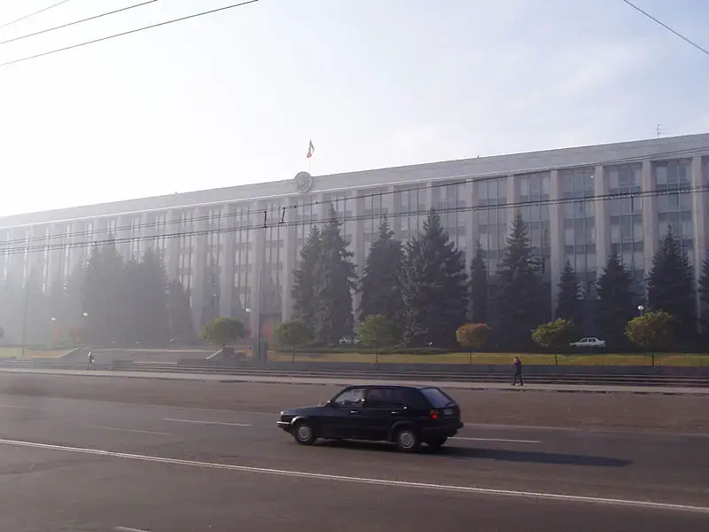 File:Chisinau GouvernamentalBuilding.jpg