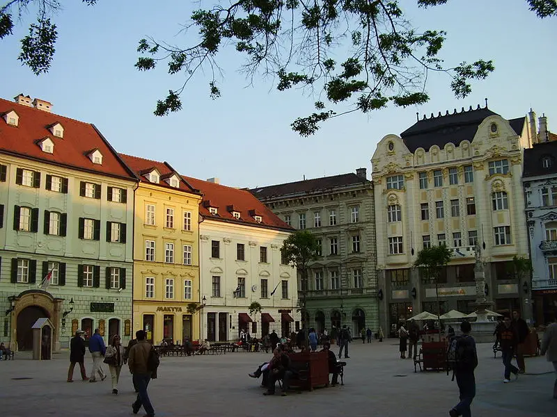 File:Hlavne namestie.jpg