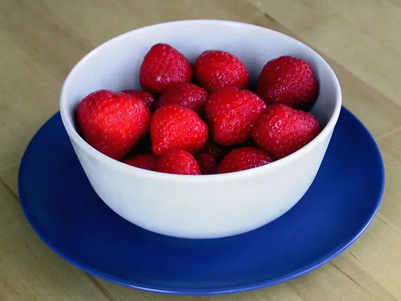 File:Strawberries in white bowl.jpg