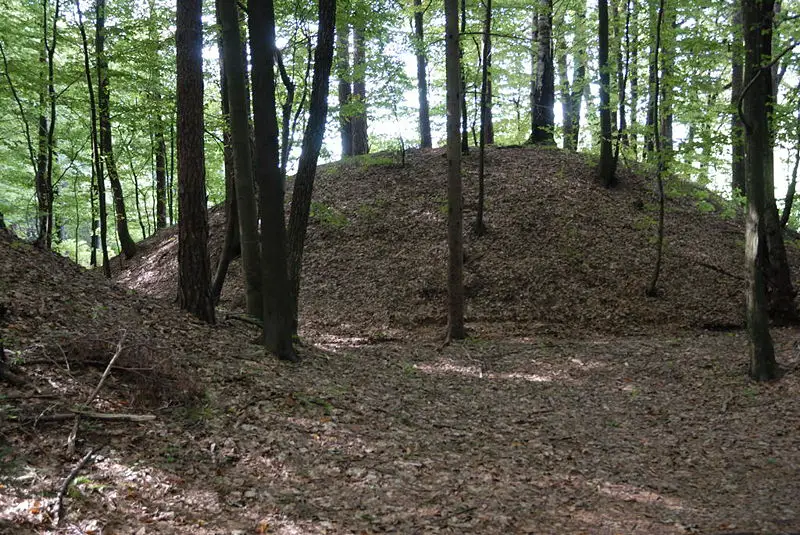 File:Sulm valley tumulus.jpg
