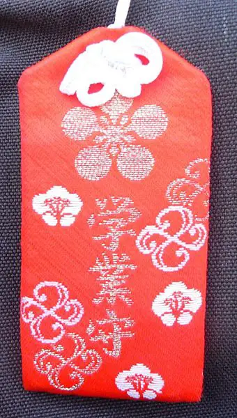 File:Amulette-japonaise.jpg