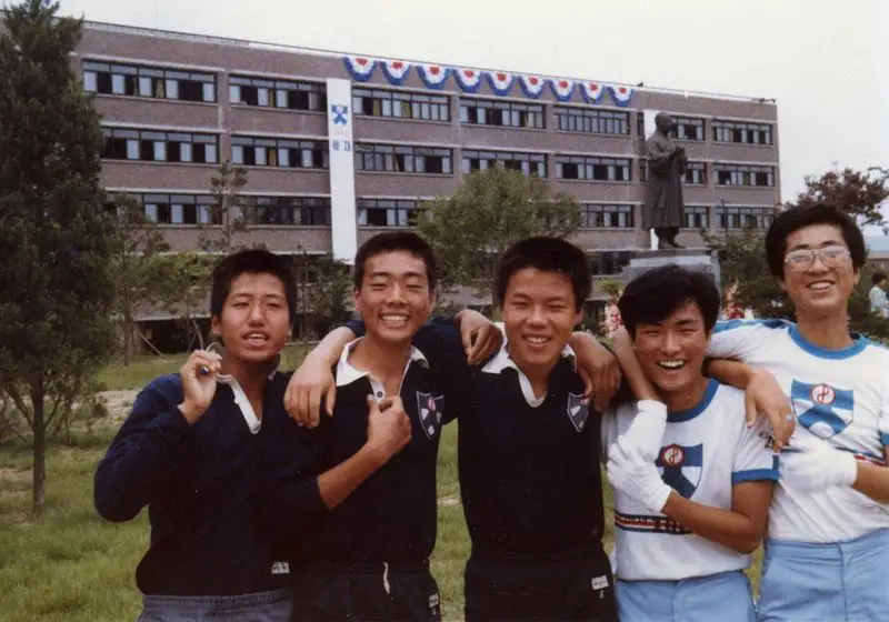 File:HG Appenzeller Paichai Students.jpg