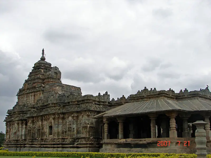 File:Lakkundi Brahma Jainalaya.JPG