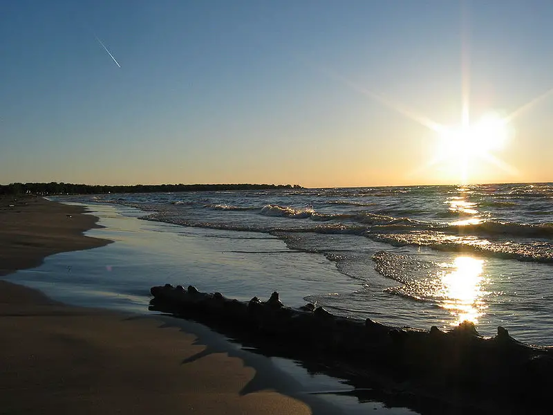 File:Lake-huron-ipperwash-beach.jpg