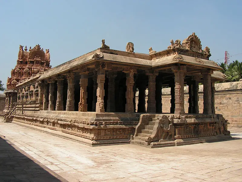 File:PeriyaNayaki Darasuram.jpg