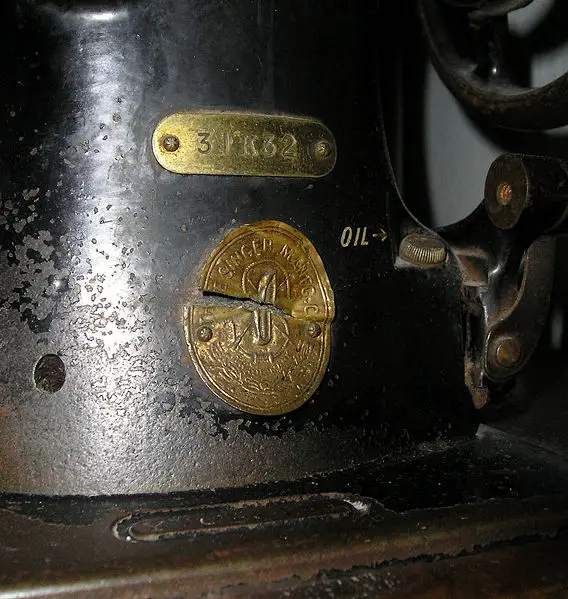 File:Singer sewing machine detail2.jpg