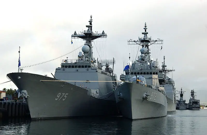 File:040702-N-6932B-002.jpg