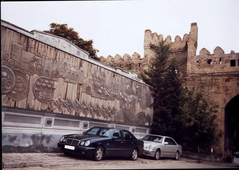 File:Inner city Baku.jpg