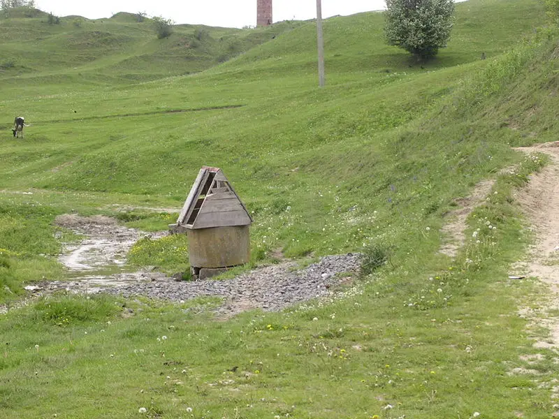 File:Besht well 2006.JPG