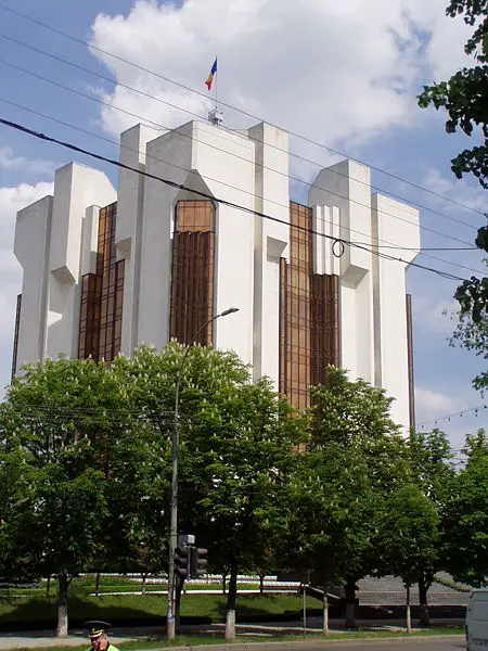 File:Presidential hotel Chisinau.JPG