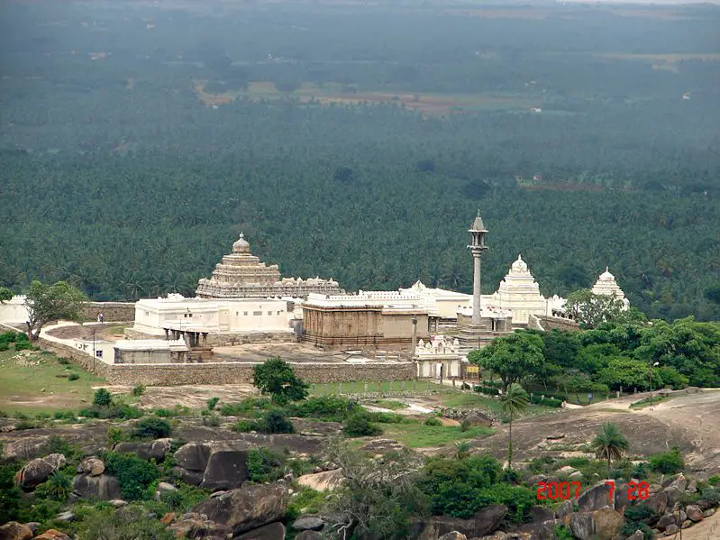 File:Shravanabelagola Chandragiri templecomplex.jpg