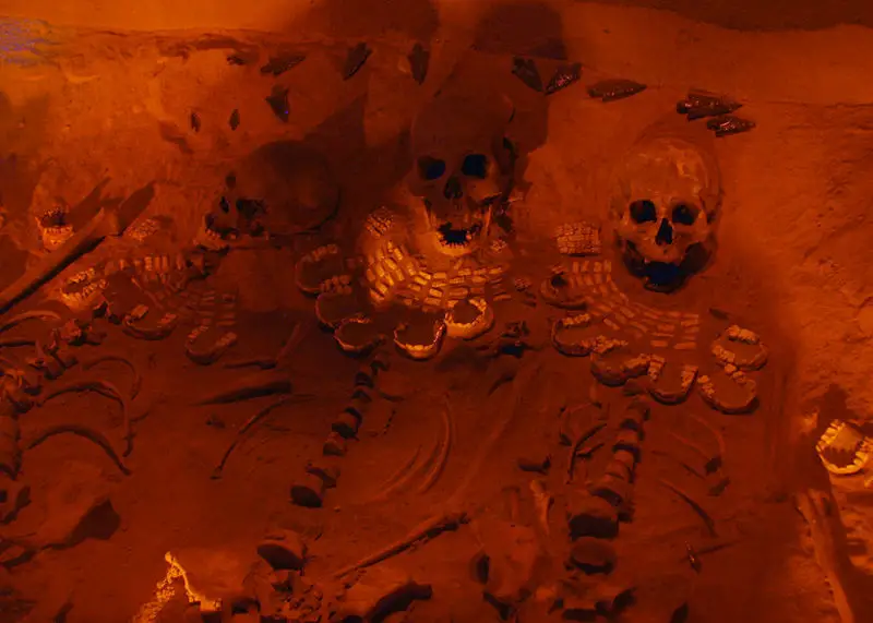 File:Esqueletos en Totihuacán.jpg