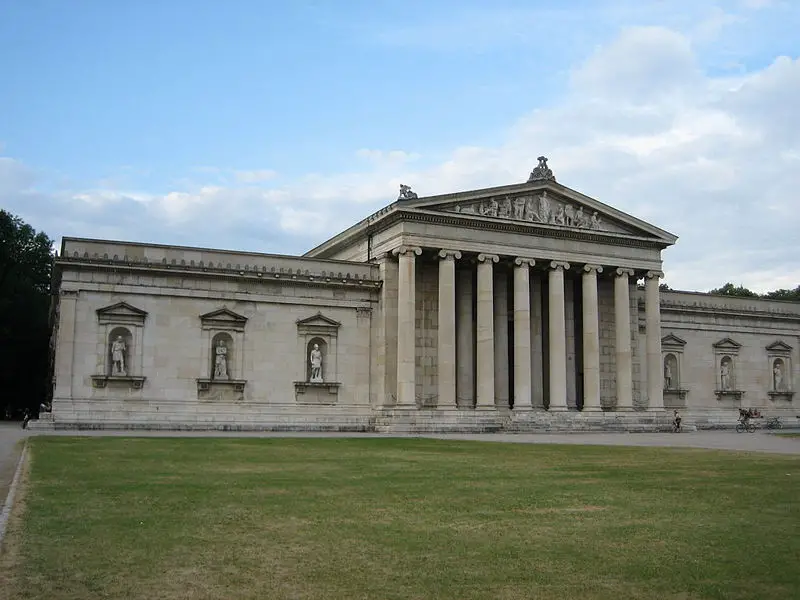 File:Glyptothek in München.jpg