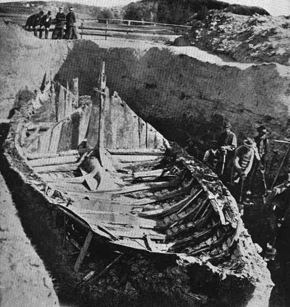 File:Gokstad viking ship -excavation.jpg