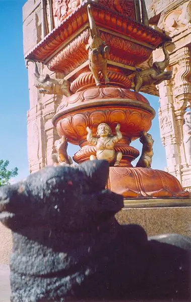 File:OrnamentedPillar-BrihadisvaraTemple-Thanjavur,India.jpg